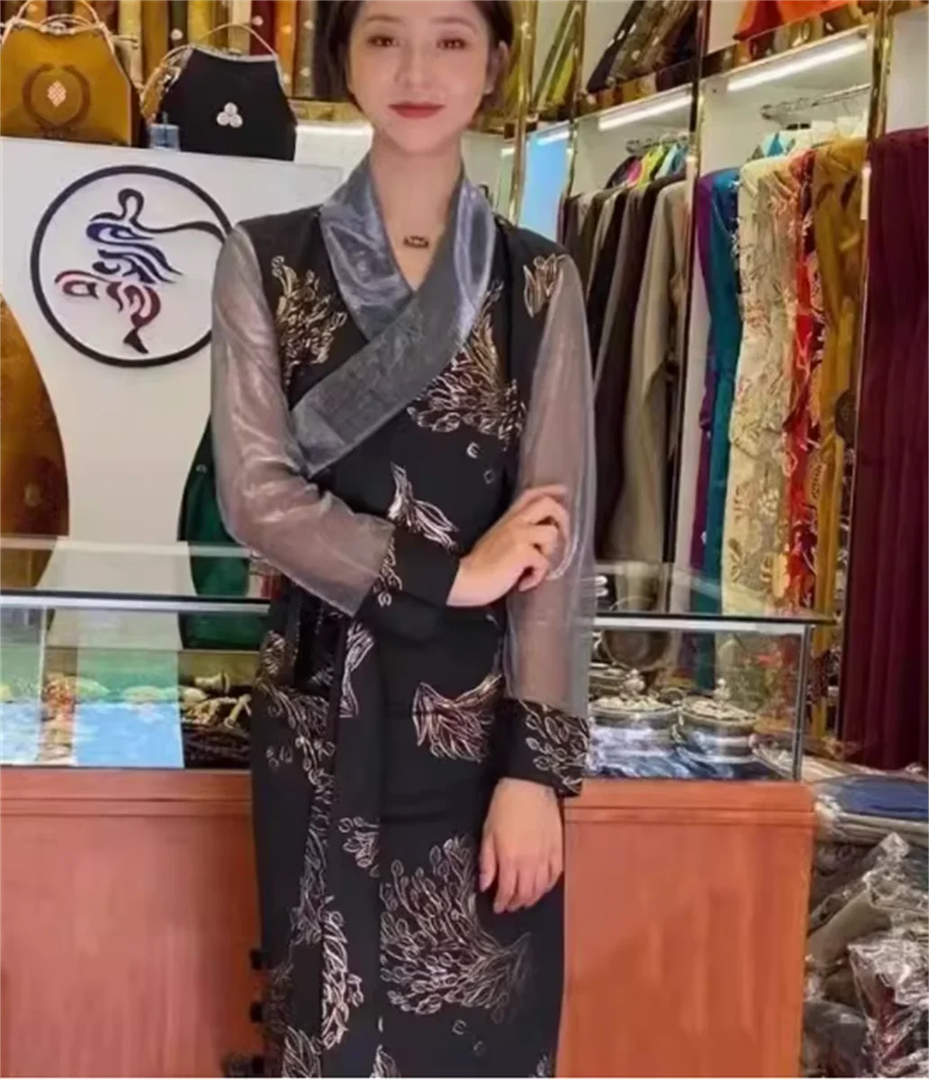 Spring and Summer Tibetan clothes in Lhasa